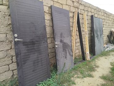 qapi tutacagi: Qonaq otağı üçün İşlənmiş Otaq qapısı Plintus ilə, Zəmanətsiz, Ödənişli quraşdırma, Ünvandan götürmə, Pulsuz çatdırılma, Ödənişli çatdırılma