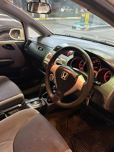 Продажа авто: Honda Fit: 2003 г., 1.3 л, Автомат, Хэтчбэк — 5