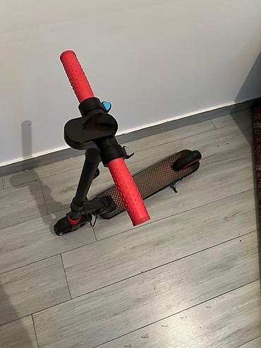 Elektrik nəqliyyatı: Uşaq elektrik skuteri - Rəng: qara korpus, qırmızı tutacaqlar və — 3