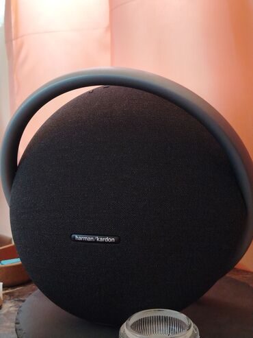 эстрадные колонки: Акустическая система Harman Kardon с матерчатой отделкой черного