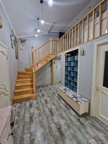 kirayə ev yeni yasamal: Sumqayıt Bulvar ərazisində 2mərtəbəli ev mansard daxil 700azn 4otaqli