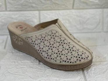 Papuče: 36-40
1500din — 1