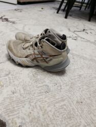 Кроссовки и спортивная обувь: - Размер: EU 38 длина стопы 250 мм (указано на ярлыке). - Верх — 6