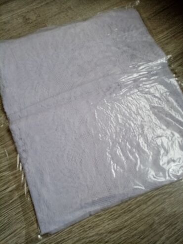 Ağ krujeva/parça – çiçək naxışlı, şəffaf və yüngül tül tipli material