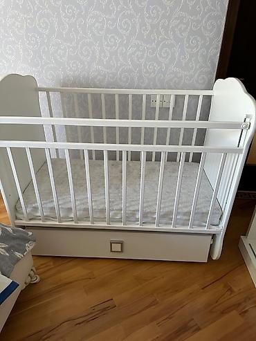uşağ yatagi: Uşaq beşiyi – ağ rəngdə, taxta konstruksiya. - Ön tərəfdə sürüşən yan — 4