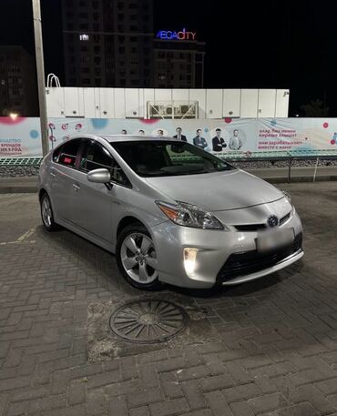 Toyota: Продаю TOYOTA PRIUS Объем 1.8 ГИБРИД Год : 2011 Цвет серебро