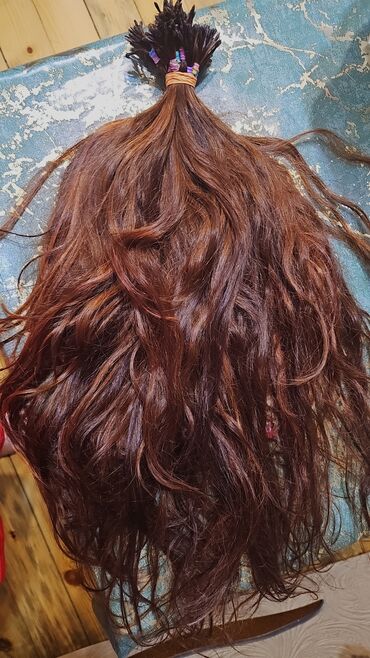 Təbii saçlar, pariklər: Qaynaq saçlar, Təbii — 1