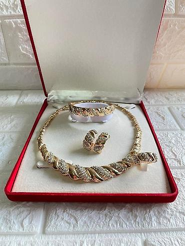 Setovi nakita: 2200 — 27