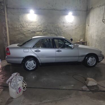 sport masinlar: Mercedes-Benz C 200: 2.3 l | 1995 il Sedan