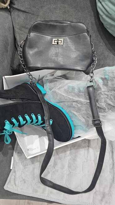 Kompleti: Komplet torba + obuća u crvenim tonovima. - Torba 1: crvena kožna — 8