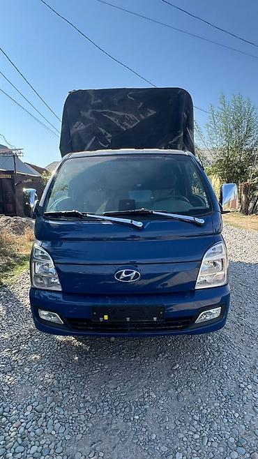 жак а4: Грузовой автомобиль Hyundai Porter с тентованным кузовом. Компактный — 2