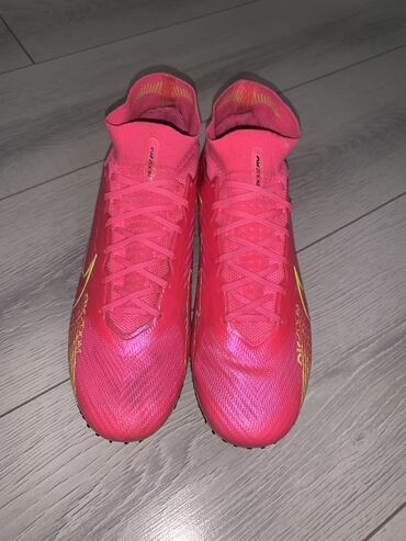 платье зеленое: Эркектердин кроссовкасы, 41, Nike, Колдонулган, түсү - Кызгылт, Өзү алып кетүү
