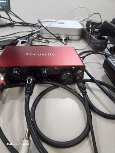 Музыкальные инструменты: Звуковая карта USB audio interface Focusrite Scarlett 4i4 3