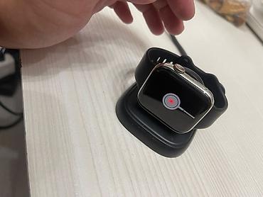 garmin forerunner 970: Смарт‑часы в Apple Watch Series 4 с прямоугольным экраном и черным — 7