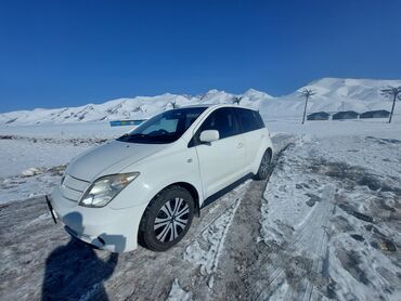 Toyota: Toyota ist: 2003 г., 1.5 л, Автомат, Бензин, Хэтчбэк