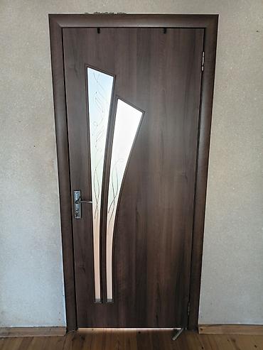 plintuslar: İşlənmiş Otaq qapısı 90x200 sm Şəbəkə ilə, Ünvandan götürmə — 2
