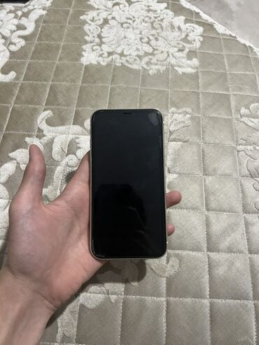 Apple iPhone: IPhone 11, Б/у, 128 ГБ, Белый, Чехол, 76 %
