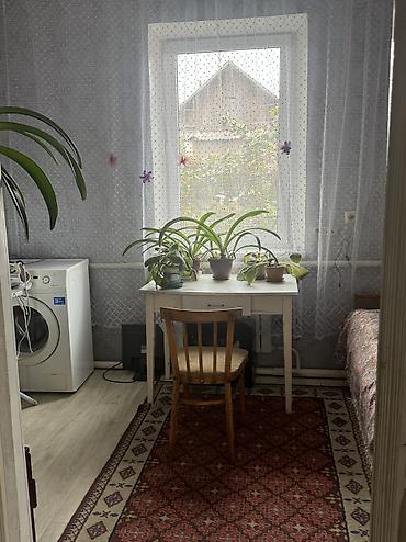 Продажа коттеджей и домов: Продается дом в Бишкеке в районе красный строитель. Участок 4 сотки — 6