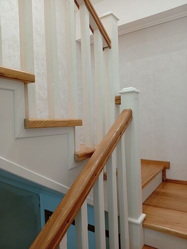 Деревянные лестницы: Деревянная лестница Для дома, Вид дерева: Грецский орех, Форма лестницы: Прямая, Стиль: Классический — 28