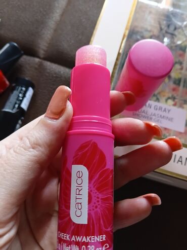 Šminka: Set kozmetike – više brendova Sadržaj: - Vivian Gray poklon set — 10