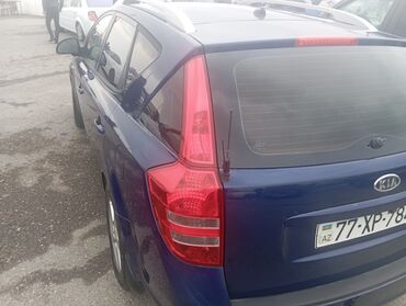 Kia: Kia Cee’d SW (universal), mavi rəng. - Geniş və funksional kuzov — 5