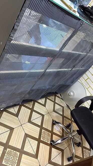 Оборудование для магазинов: Şüşə vitrin — işıqlı, təkərli - Ön, yan və üst hissəsi möhkəm şüşədən — 3