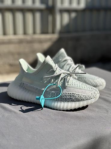 Кроссовки и спортивная обувь: Продаю стильные кроссовки в стиле Yeezy Boost 350 Цвет: Светло-мятный — 1