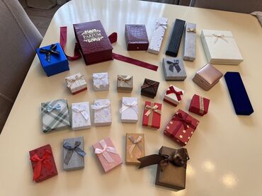 uzuk qutusu: Hədiyyə qutusu, rəng - Qırmızı