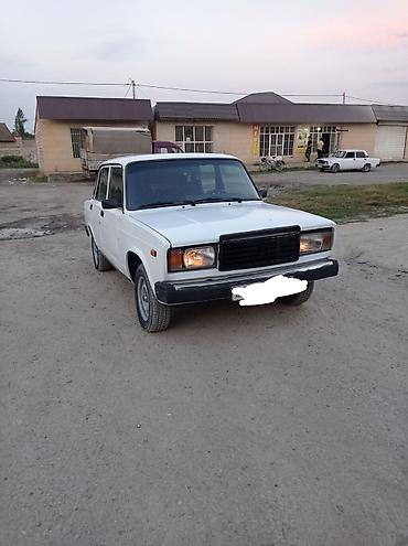 turbo az atego: VAZ 2107 avtomobili təqdim olunur. Sedan kuzovlu, ağ rəngli klassik — 6