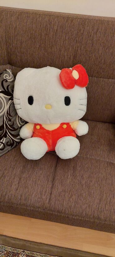 Oyuncaqlar: Yumuşaq oyuncaqlar: Hello kitty 40 azn Maşa və Medved 30 azn Poni 40