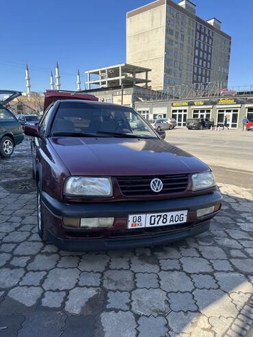 Volkswagen: Volkswagen Vento: 1993 г., 1.8 л, Механика, Бензин, Седан