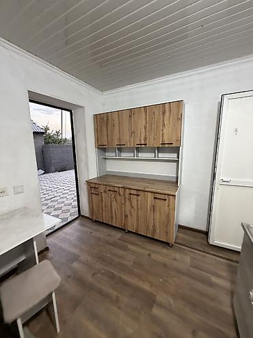 Батирлерди ижарага берүү: 🏠 КВАРТИРА АРЕНДАГА БЕРИЛЕТ 📍 Дареги: Киркомстром, Таласская көчөсү — 6
