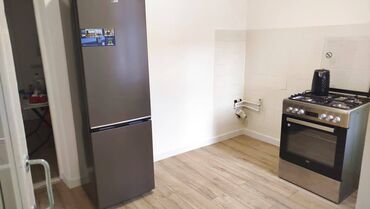 сдаю дом район аламединского рынка: 2 комнаты, 77 м², Индивидуалка, 3 этаж, Дизайнерский ремонт