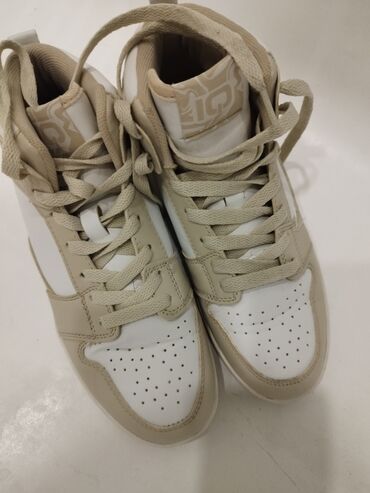 Botinka və botilyonlar: Guess, Ölçü: 37.5, rəng - Qara, İşlənmiş -da lalafo.az — 7 Botinka və botilyonlar: Guess, Ölçü: 37.5, rəng - Qara, İşlənmiş — 7