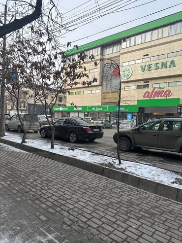 паркинг аренда: Сдается половина помещения на первой линии по Токтогула/Калык Акиева