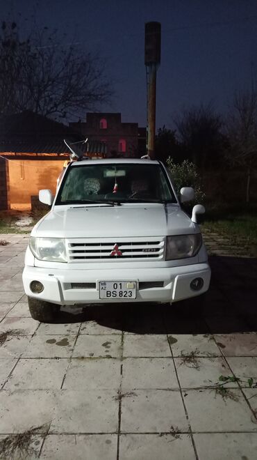 Mitsubishi: Mitsubishi Pajero iO (GDI) – kompakt 4x4 SUV - Kuzov: 5 qapılı, ağ — 1