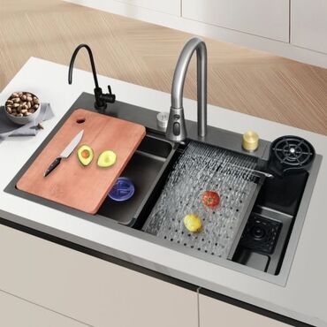 мусорная корзина: Кухонная мойка Modern Kitchen со смесителем и функцией водопада