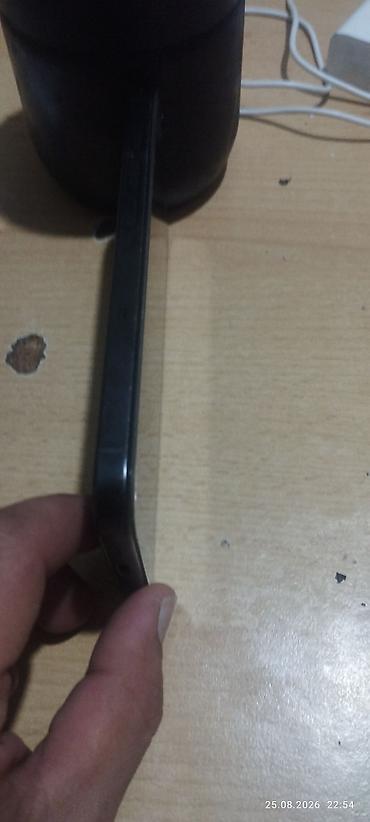 iphone 8 plus gence: IPhone 16 Pro, Qara, Face ID — 4