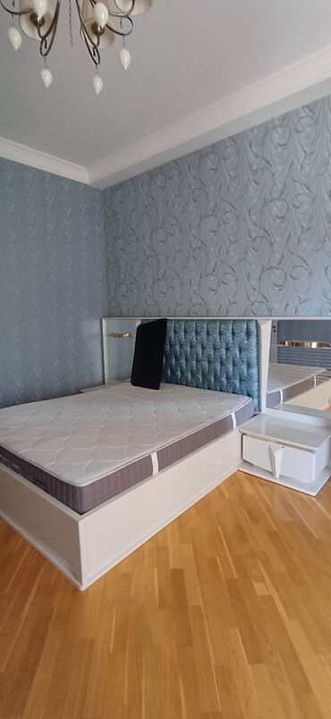 Masa və oturacaq dəstləri: Qonaq otağı üçün, İşlənmiş, Dördbucaq masa — 6