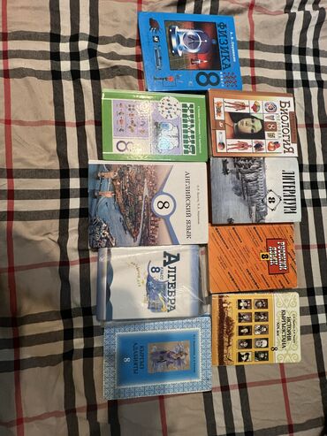 Книги, журналы, CD, DVD: Продаю учебник книги 8 класса и 4 класса . Русский язык,английский