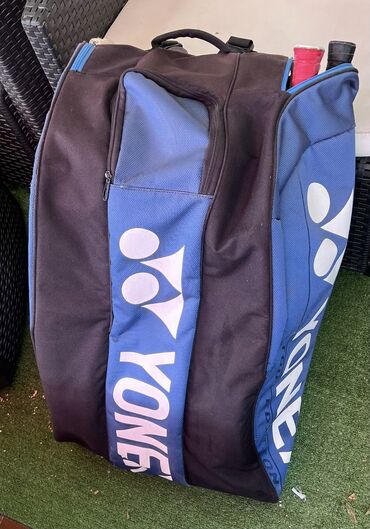 Sport i hobi: Torba za teniske rekete Yonex. 
Velika torba za više reketa