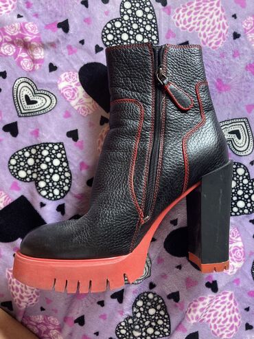 Ankle boots: Ankle boots, 40