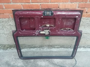 Auto delovi: Vrata gepeka lada 2104 karavan kompletna bordo sa staklom. Očuvana — 2