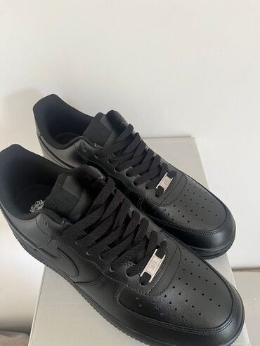 stefano obuća čizme: Nike AF1 crne 
Velicina 44 
Potpuno nove, nekoriscen