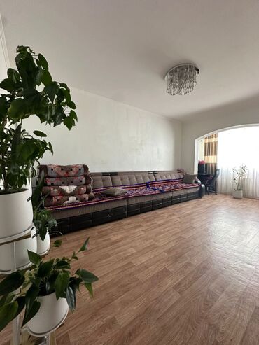 снять жилье в кыргызстане: 2 комнаты, 68 м², 106 серия улучшенная, 8 этаж, Косметический ремонт