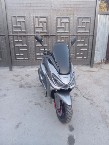 купить новый мотоцикл в бишкеке: Продаю скутер макси 150 куб в хорошем состоянии пробег 1800км обмен
