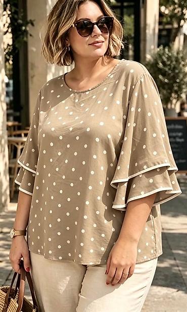 bele bluze: Ženska bluza sa tufnama – model sa karner rukavima
2000
Din
Do xxl — 4
