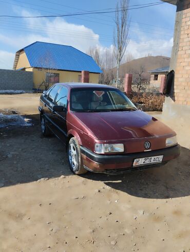 машине сатылат: Volkswagen Passat: 1992 г., 1.8 л, Механика, Бензин, Седан