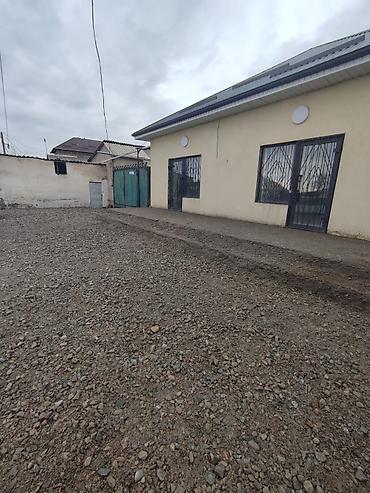 Аренда помещений свободного назначения: Сдаётся коммерческое помещение и участок (9.6 соток) в с. Кунтуу на — 8