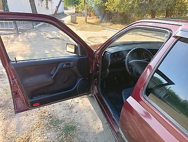 w210 55: Volkswagen Vento: 1992 г., Седан — 5